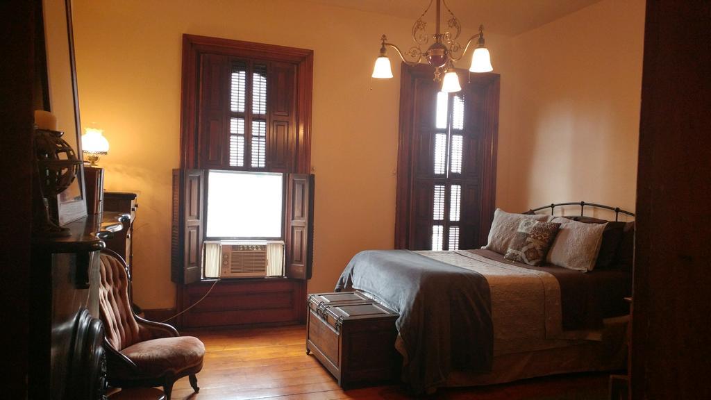 The Mitchell House Bed And Breakfast Circleville Екстериор снимка
