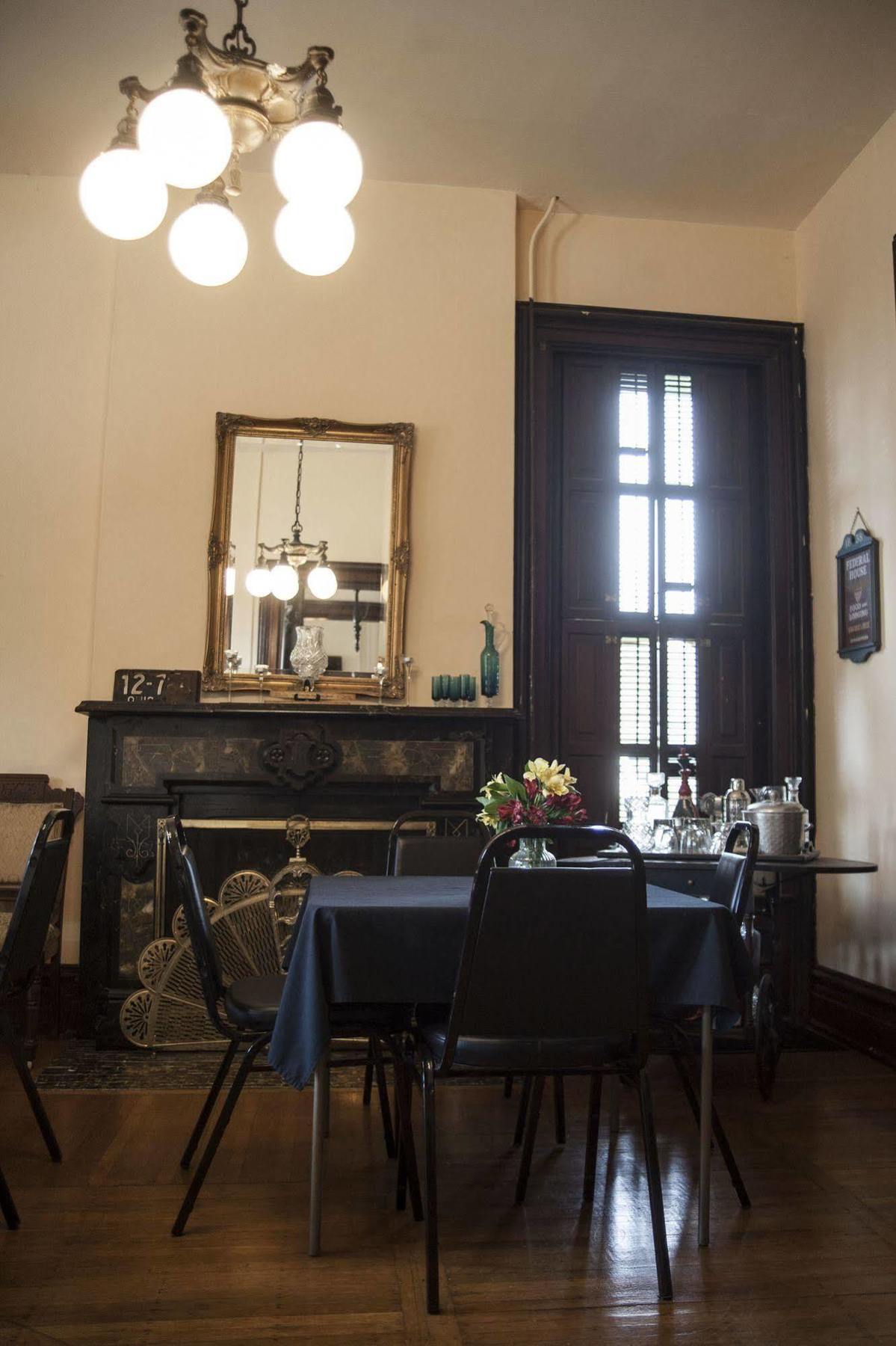 The Mitchell House Bed And Breakfast Circleville Екстериор снимка