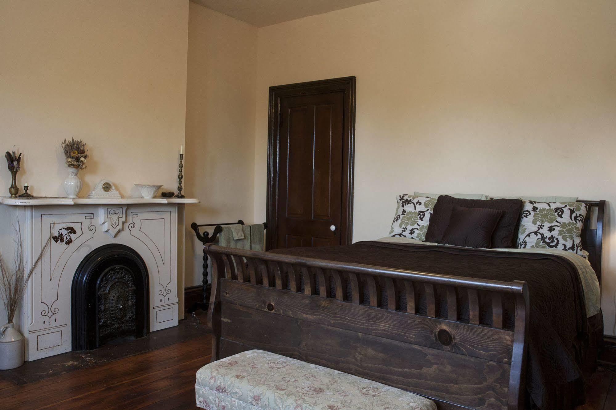 The Mitchell House Bed And Breakfast Circleville Екстериор снимка